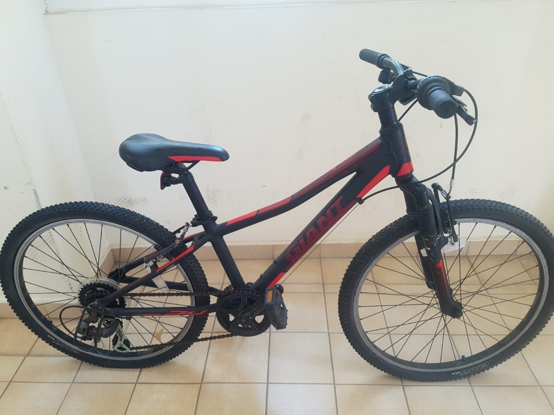 GIANT bike good condition 24 inch Sports Equipment Bicycles