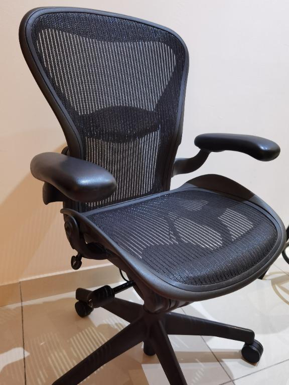  Herman Miller Classic Aeron Chair - Fully Adjustable, Carpet  Casters, Size B (Open Box) : Home & Kitchen