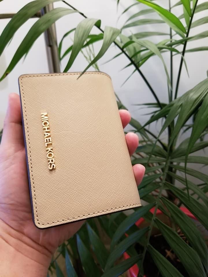 Michael kors sales wallet bisque