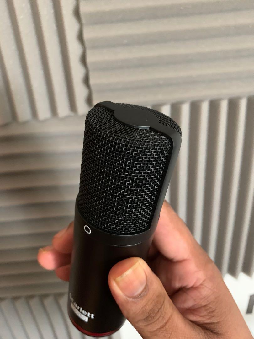 New Scarlett CM25 MKIII condenser mic with holder and shock mount
