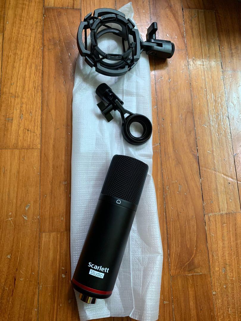 New Scarlett CM25 MKIII condenser mic with holder and shock mount