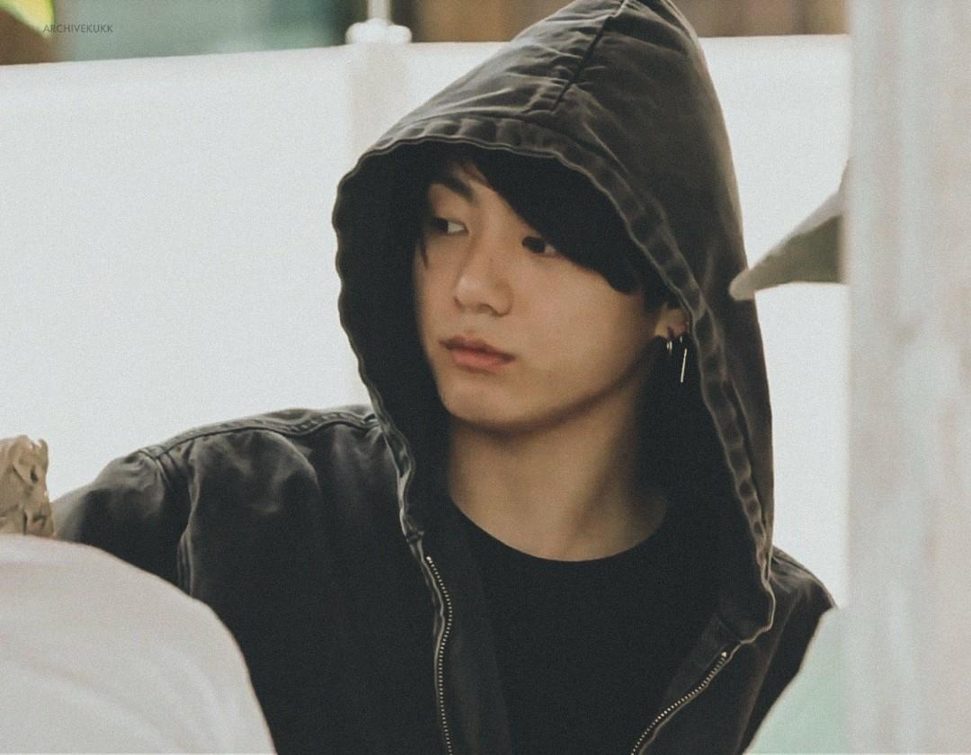Bts jungkook hot sale black hoodie
