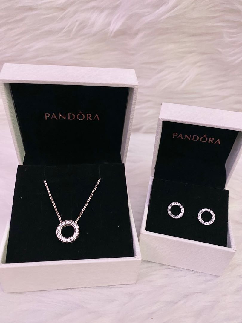 Pandora Logo Pave Circle Collier 