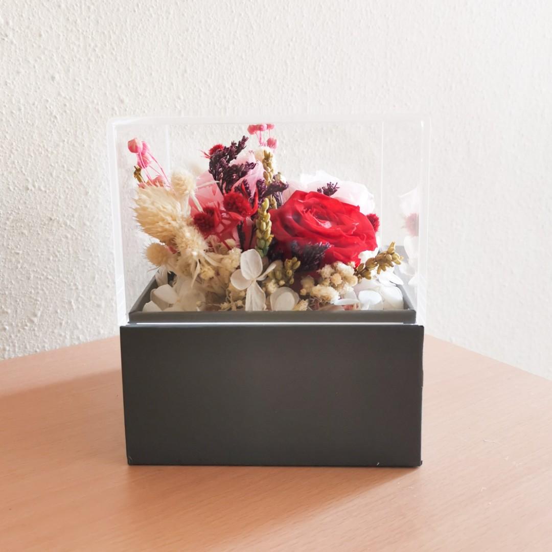 Preserved flowers roses & carnation in jewellery box, Hobbies & Toys