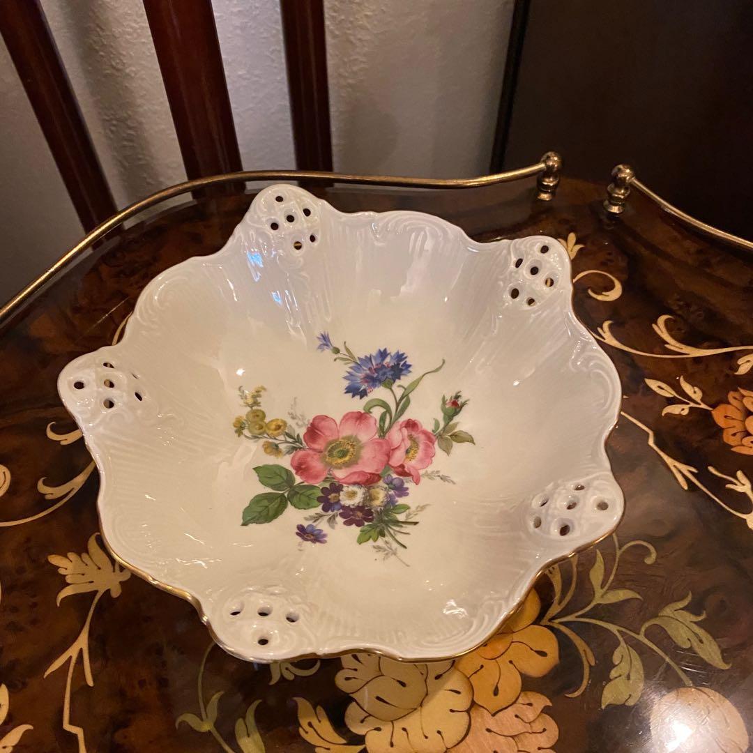 Rosenthal Classic Rose Serving Bowl (Category: Dinnerware & Cutlery) located in Quezon City. Submitted by kb0030 (Listing ID 1091141206, Image 1). Description: 2,500 per piece Two pieces available on hand.
