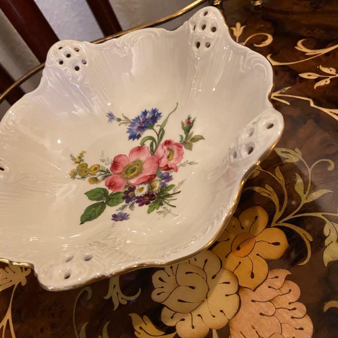 Rosenthal Classic Rose Serving Bowl (Category: Dinnerware & Cutlery) located in Quezon City. Submitted by kb0030 (Listing ID 1091141206, Image 2). Description: 2,500 per piece Two pieces available on hand.