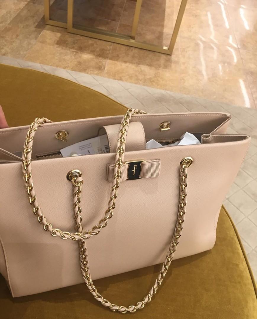 Ferragamo melike tote store