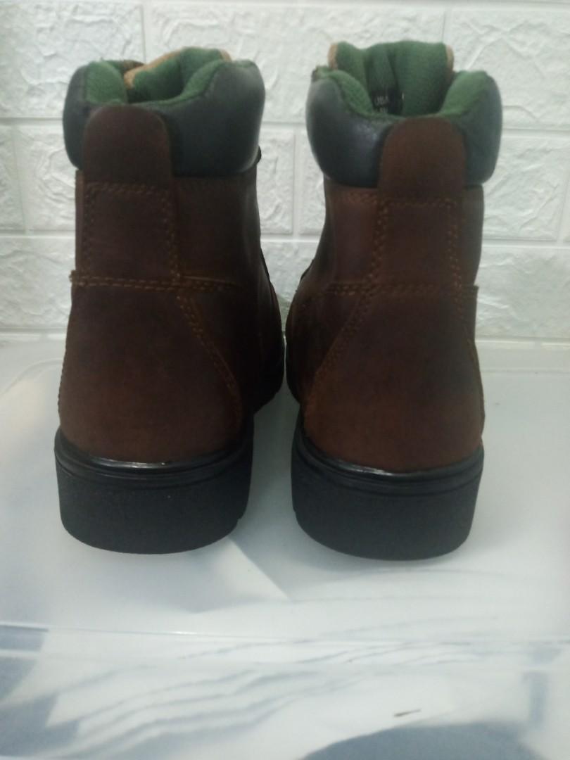 Wolverine Boot (Category: Boots) located in Batu Gajah. Submitted by zilazrie (Listing ID 1091123838, Image 3). Description: Authentic Wolverine boot Prelove item Material leather condition 9/10 like new saiz uk5.5 us6.5 eur39.5 code R94 WhatsApp link: https://wa.me/60102426363 *Please Do Visit My IG @kasutloken.