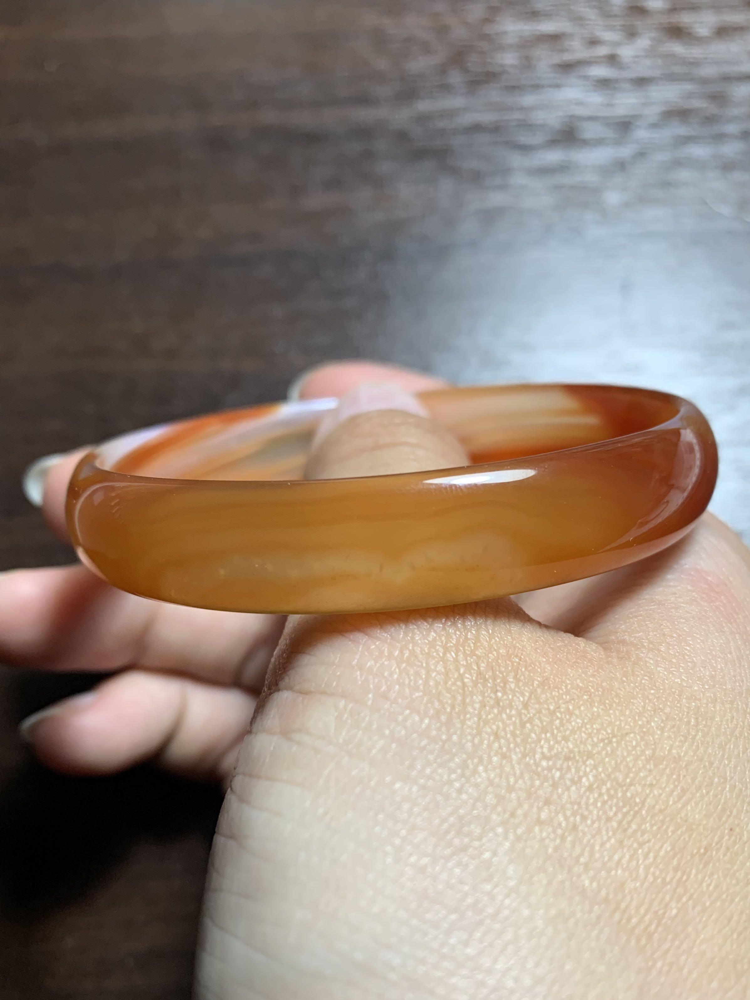 Agate Bangle (Category: Bracelets) located in Singapore. Submitted by weilingggg (Listing ID 1085677337, Image 1). Description: diameter is 57mm!! selling because it doesn’t suit me :’) really pretty!!! pm me if you need more pictures!!.