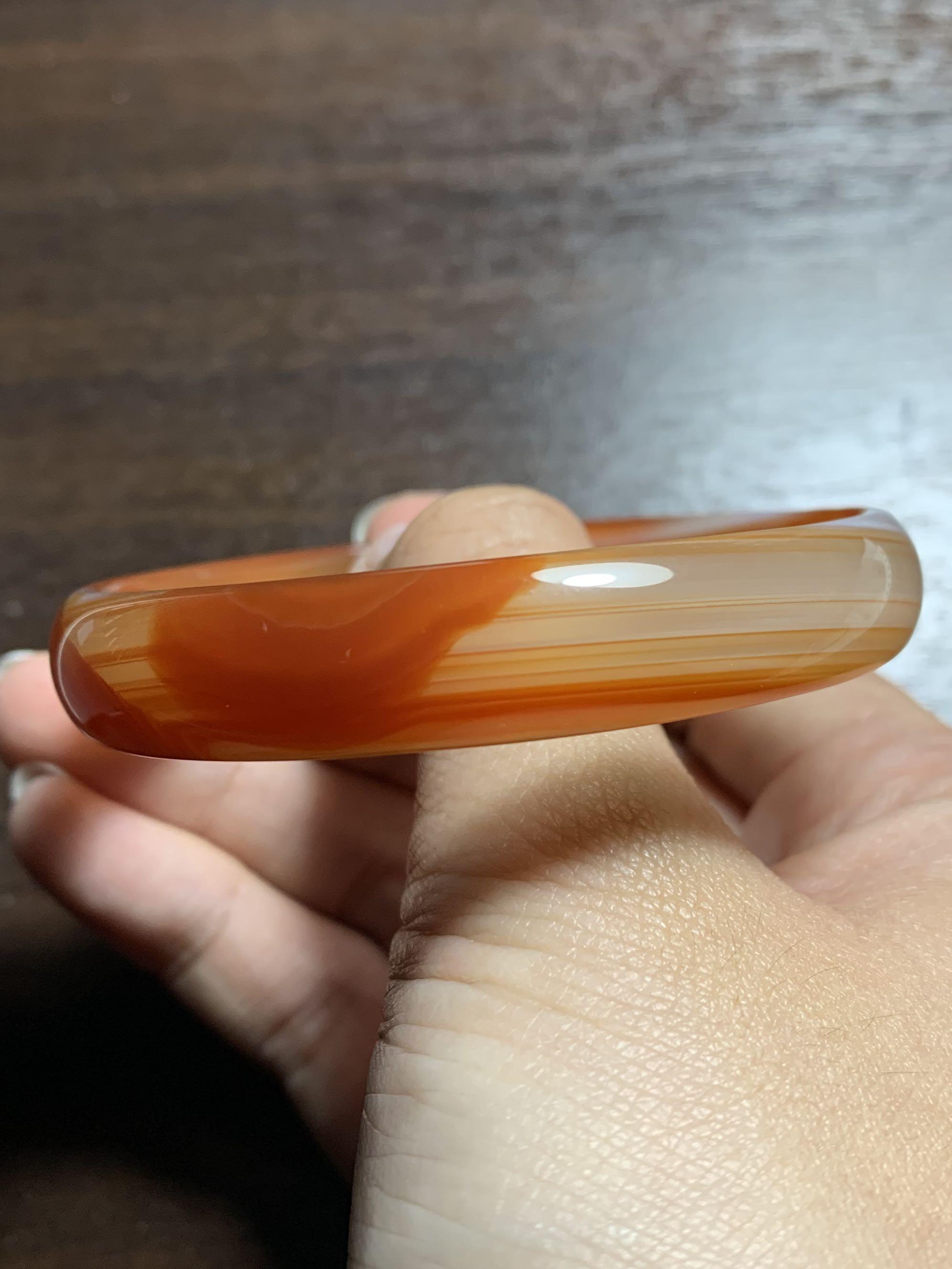 Agate Bangle (Category: Bracelets) located in Singapore. Submitted by weilingggg (Listing ID 1085677337, Image 3). Description: diameter is 57mm!! selling because it doesn’t suit me :’) really pretty!!! pm me if you need more pictures!!.