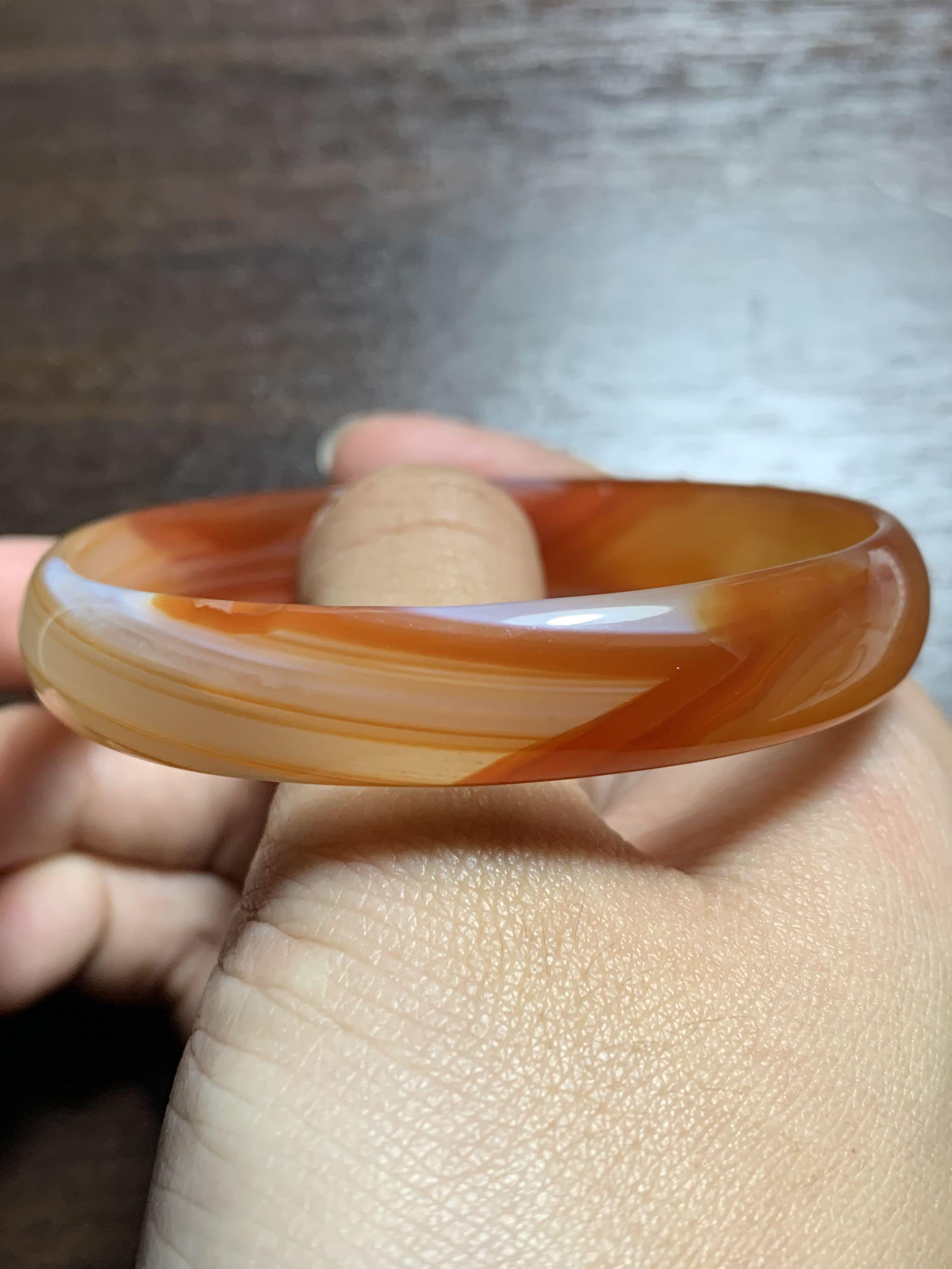 Agate Bangle (Category: Bracelets) located in Singapore. Submitted by weilingggg (Listing ID 1085677337, Image 2). Description: diameter is 57mm!! selling because it doesn’t suit me :’) really pretty!!! pm me if you need more pictures!!.