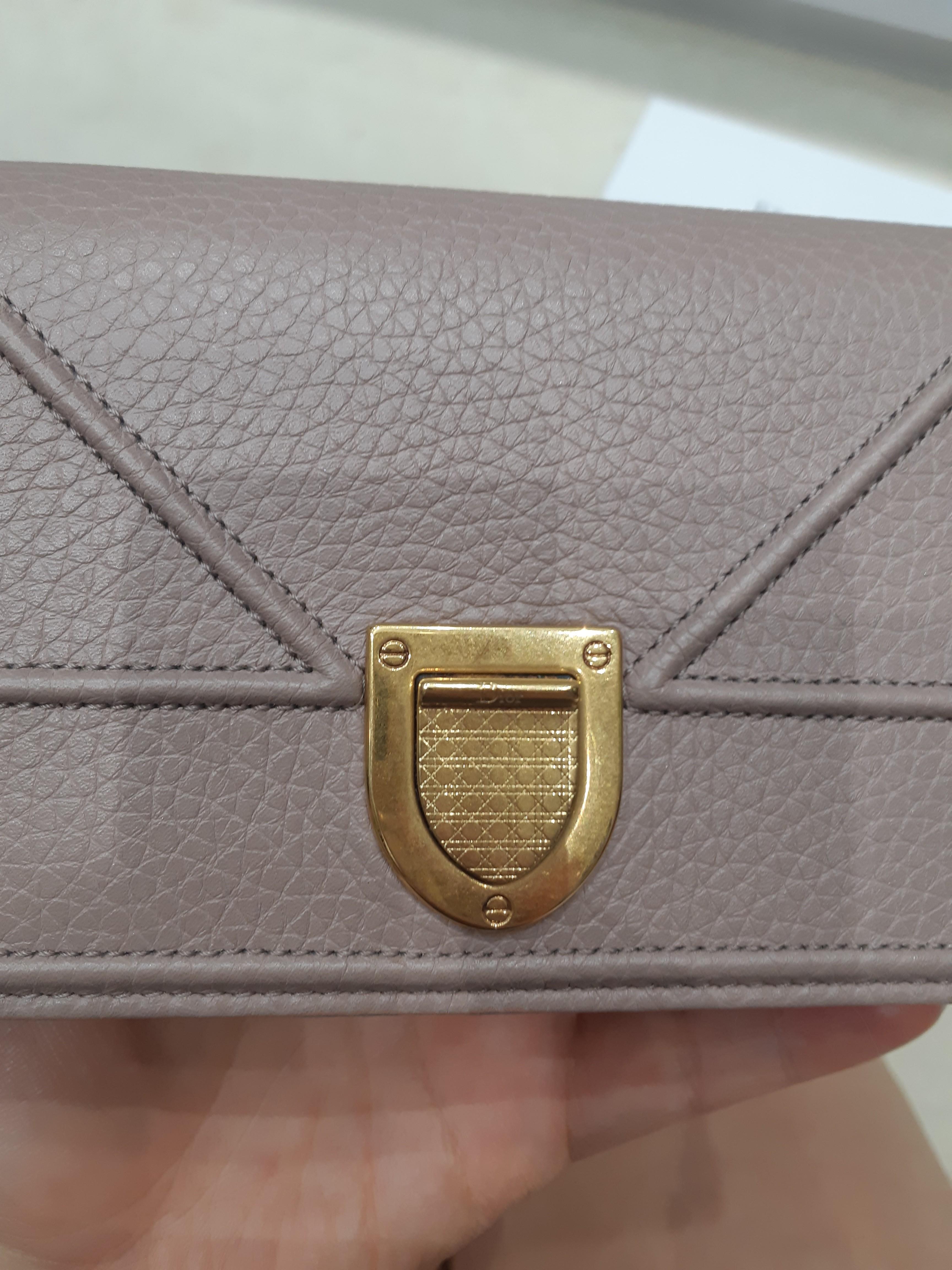 Authentic Grained Calfskin Diorama Wallet on Chain long