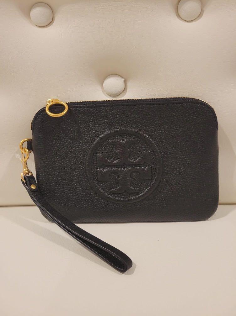 Authentic Tory Burch Wristlets (Category: Luxury Bags & Wallets) located in Paranaque City. Submitted by FLess.ph (Listing ID 1085570932, Image 1). Description: .