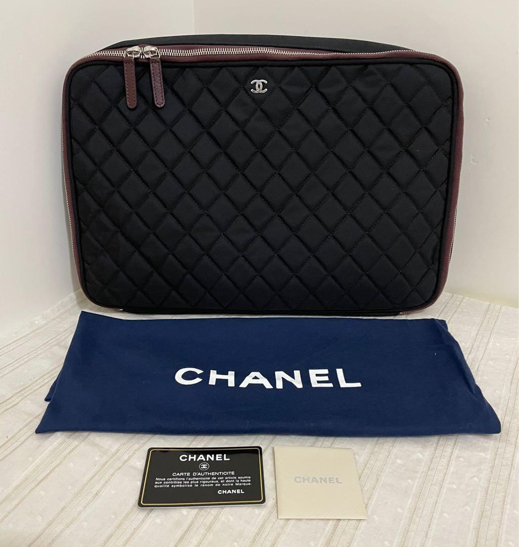 officiel narre Feasibility Chanel Black Quilted Nylon Laptop Case, 女裝, 手袋及銀包, 長銀包- Carousell