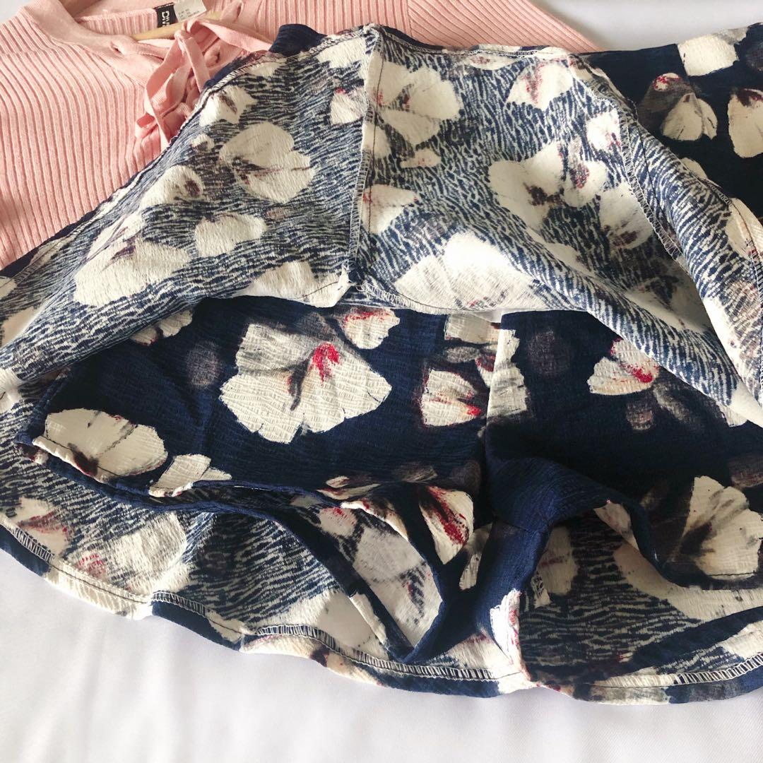 Floral ruffles skirt (Category: Skirts) located in Tagkawayan. Submitted by _millieee (Listing ID 1085652665, Image 3). Description: A-line mermaid skirt • good as new Size: 27” – 28” Length: 15” Washed and steamed.