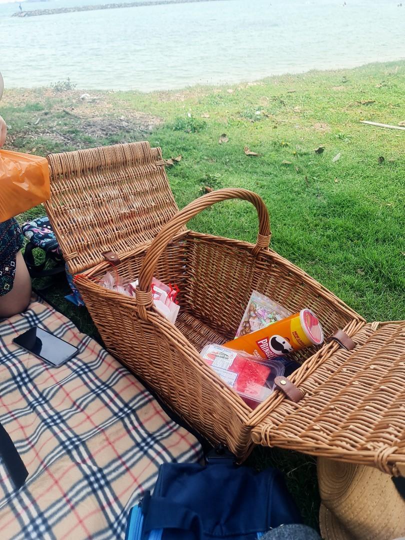 Fortnum & Mason's Wicker Hamper Picnic Basket with Matt Rug, Babies