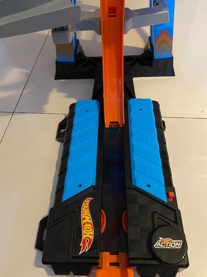 Hot Wheels Sky Crash Tower Track Set, Hobbies & Toys, Toys & Games on Carousell