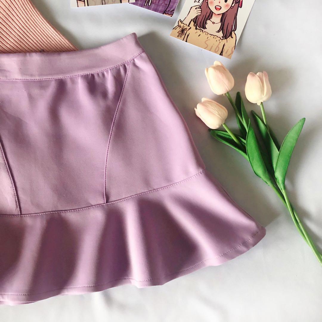 Lilac mermaid skirt (Category: Skirts) located in Tagkawayan. Submitted by _millieee (Listing ID 1085652161, Image 2). Description: A-line mermaid skirt • good as new Size: 25” – 26” Length: 14” .