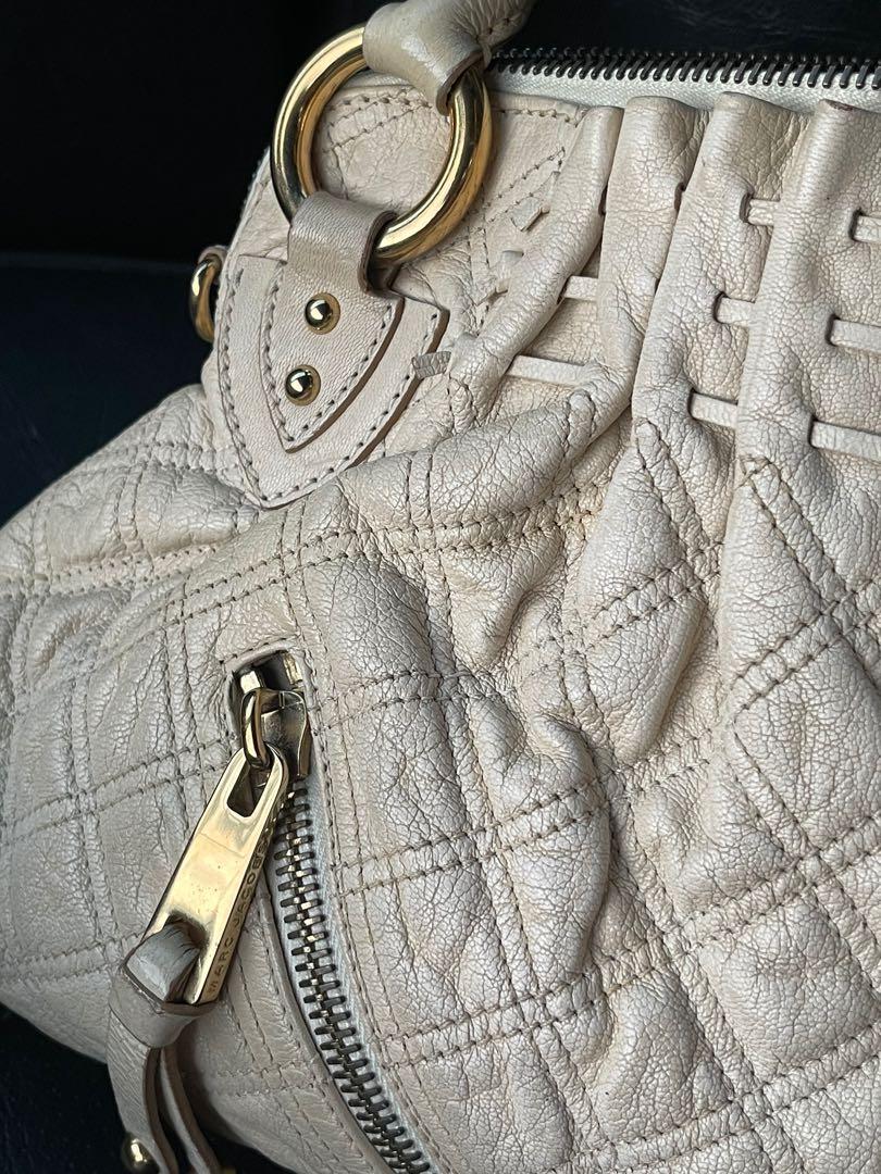 Marc Jacobs Handbag Preloved (Negotiable) (Category: Luxury Bags & Wallets) located in Muntinlupa City. Submitted by aryansharmilla (Listing ID 1085599618, Image 3). Description: ✔️ Preloved ✔️ No inclusions, just bag with provided dustbag ( no brand) ✔️ we can do lalamove or lbc ✔️ color beige ✔️ No sling.