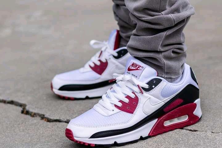 Nike Air Max 90 White New Maroon, Fesyen Pria, Sepatu , Sneakers di  Carousell