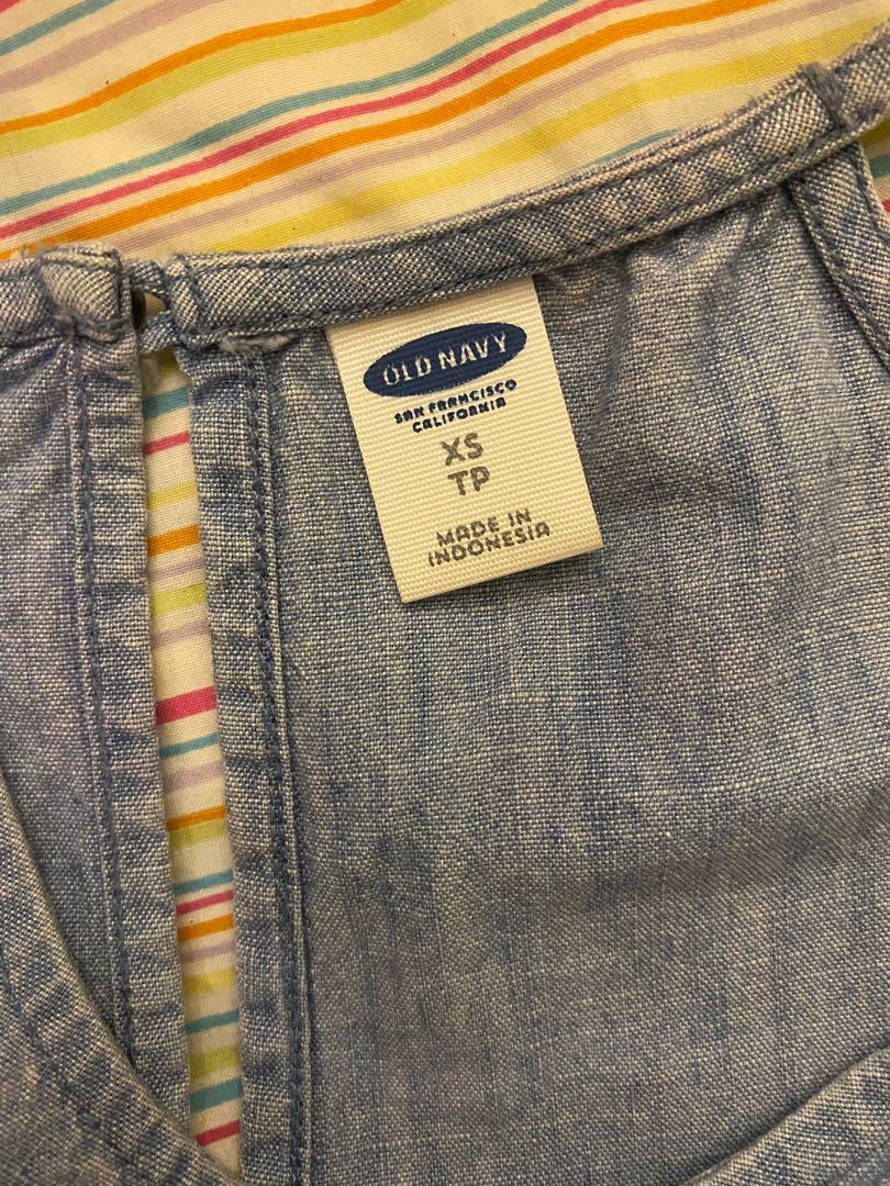 Old Navy denim sleeveless tank top (Category: Sleeveless) located in Makati City. Submitted by rrd827 (Listing ID 1085669390, Image 2). Description: Size XS but can fit XS-S.