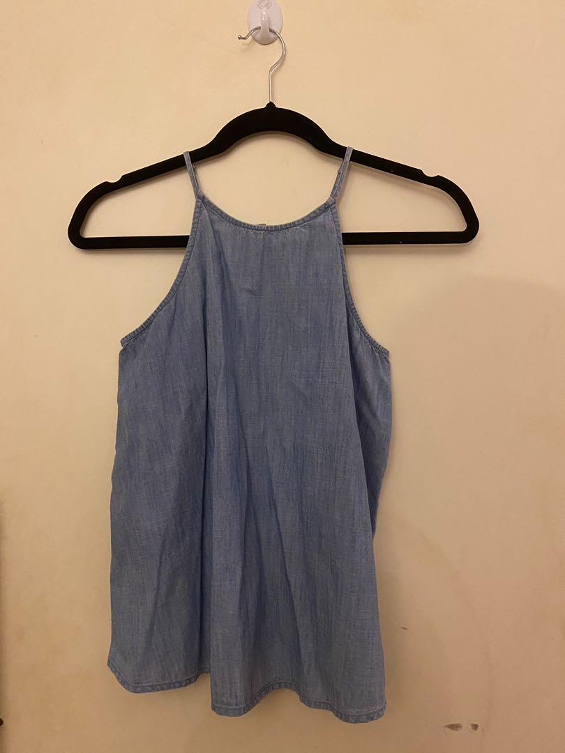 Old Navy denim sleeveless tank top (Category: Sleeveless) located in Makati City. Submitted by rrd827 (Listing ID 1085669390, Image 1). Description: Size XS but can fit XS-S.