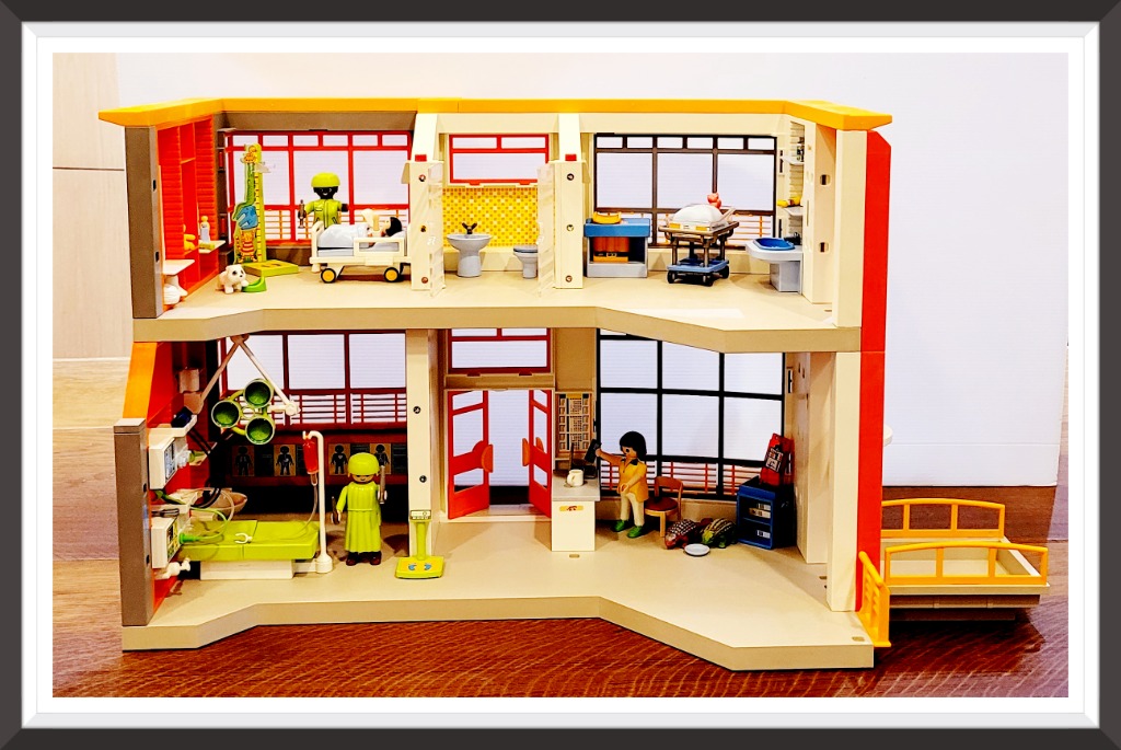 PLAYMOBIL 6657 City Life Furnished Children s Hospital Hobbies
