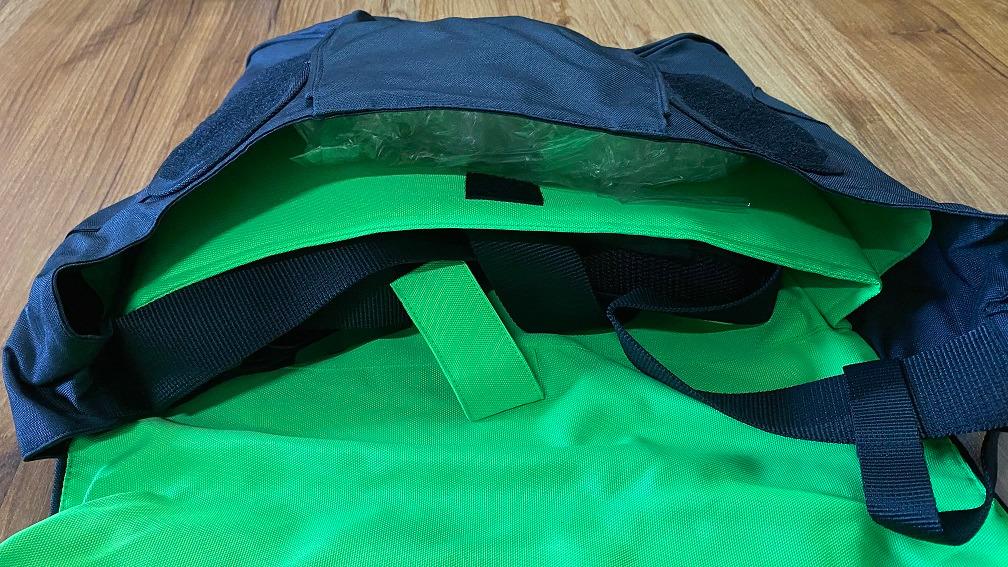 Basic messenger bag on sale