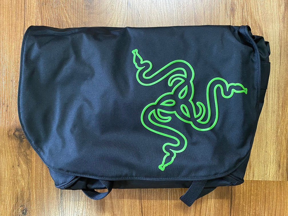 Razer basic messenger bag clearance