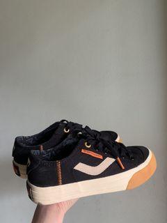 Sepatu ventela asli