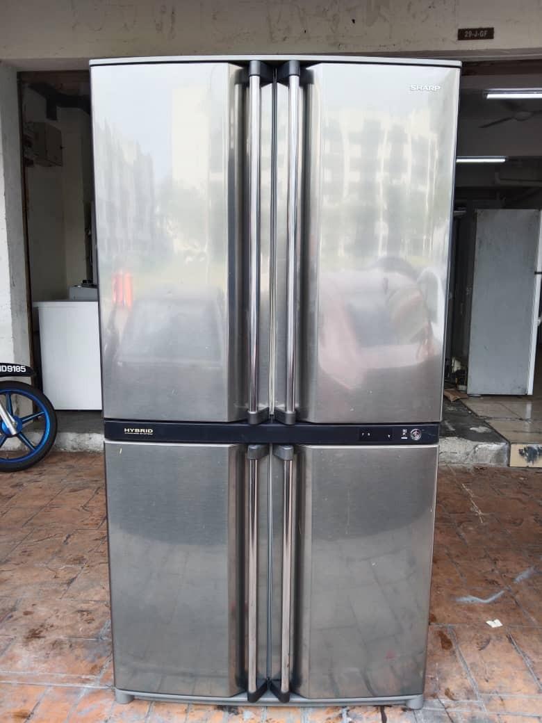 Sharp fridge (Category: Refrigerators & Freezers) located in Puchong. Submitted by aryan7890 (Listing ID 1085567672, Image 2). Description: Good working.