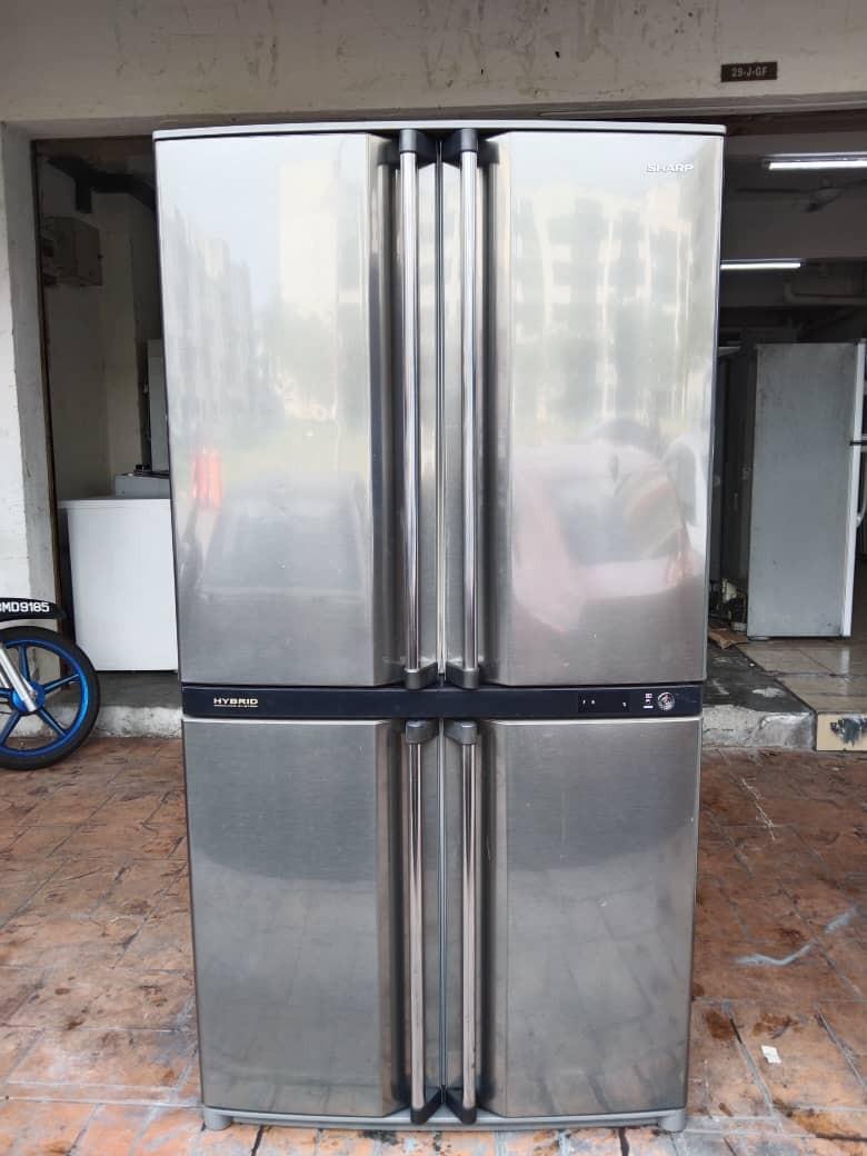 Sharp fridge (Category: Refrigerators & Freezers) located in Puchong. Submitted by aryan7890 (Listing ID 1085567672, Image 3). Description: Good working.