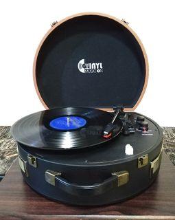 Vinyl Music On Retro Vintage Style Briefcase Suitcase Turntable Plaka Record Player with Bluetooth and Built-in Stereo Speakers BRAND NEW