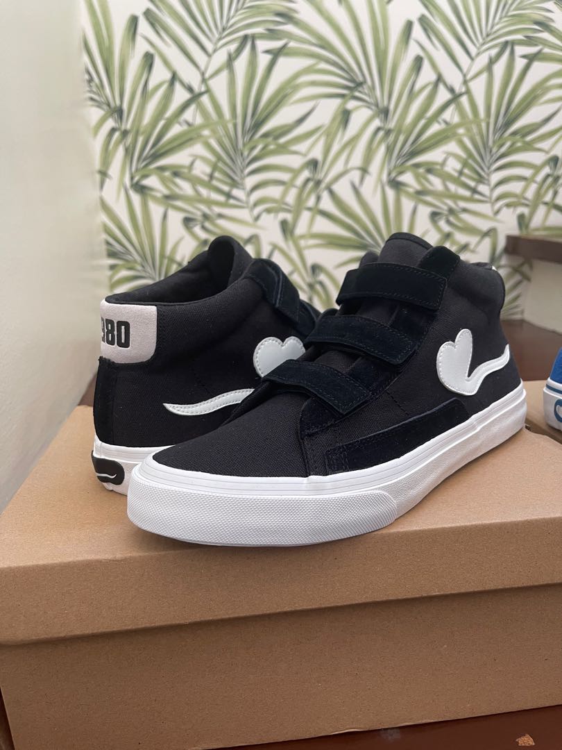 Secret fresh sneakers store