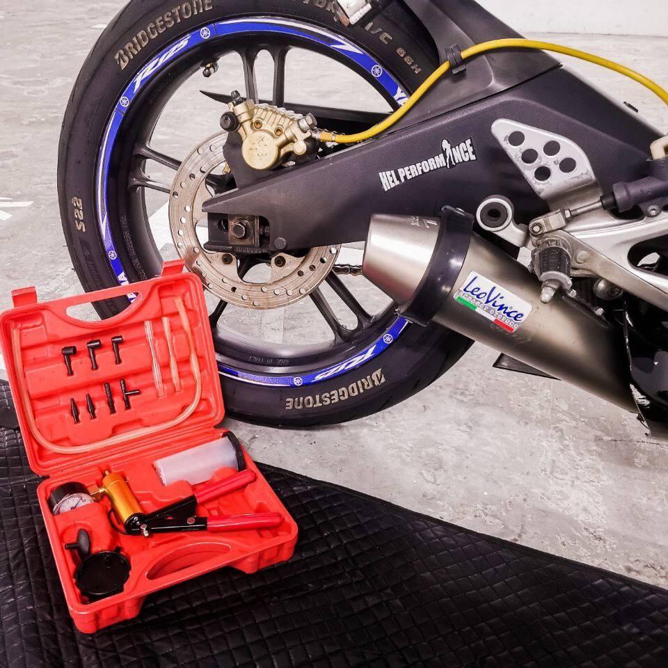 YAMAHA R125 Brake flushing/servicing/replacement, Motorcycles