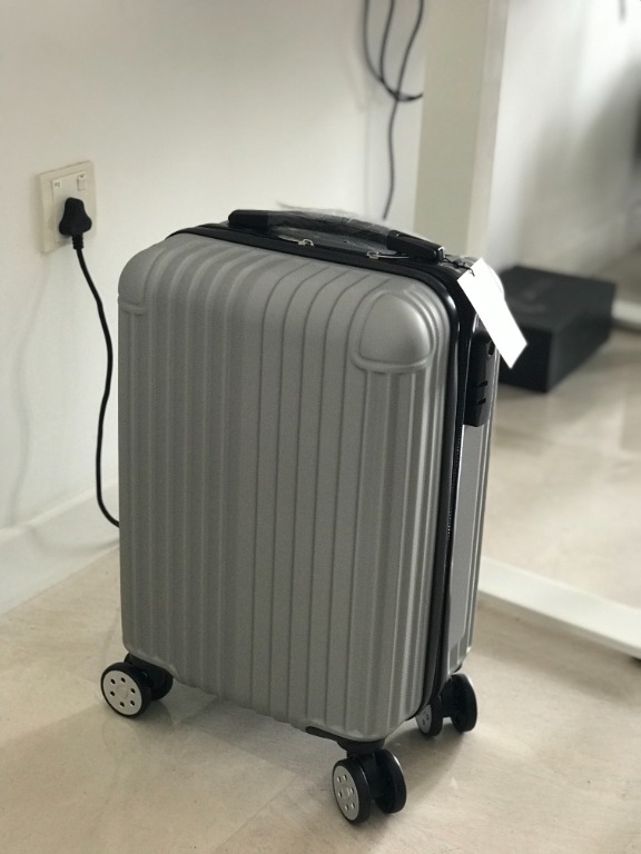 18 inch top luggage size
