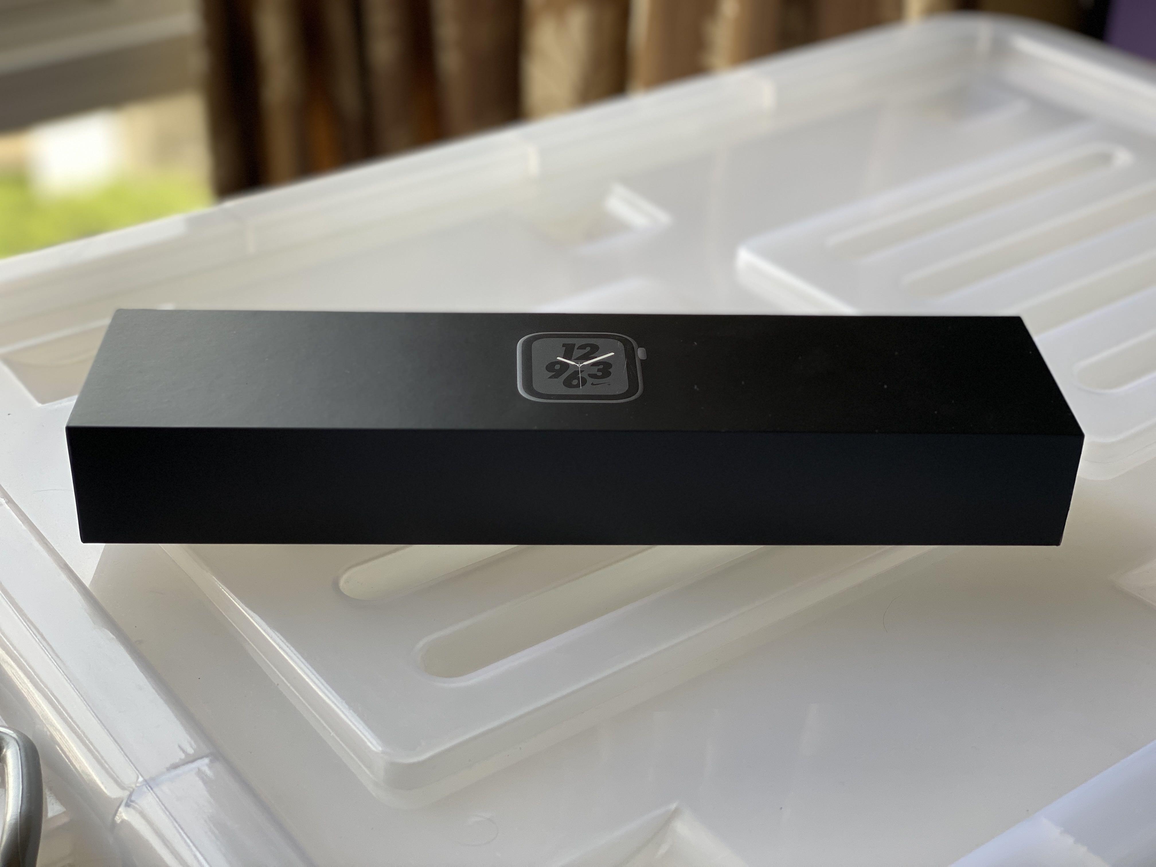 Apple Watch Series 4 Nike 44mm Box