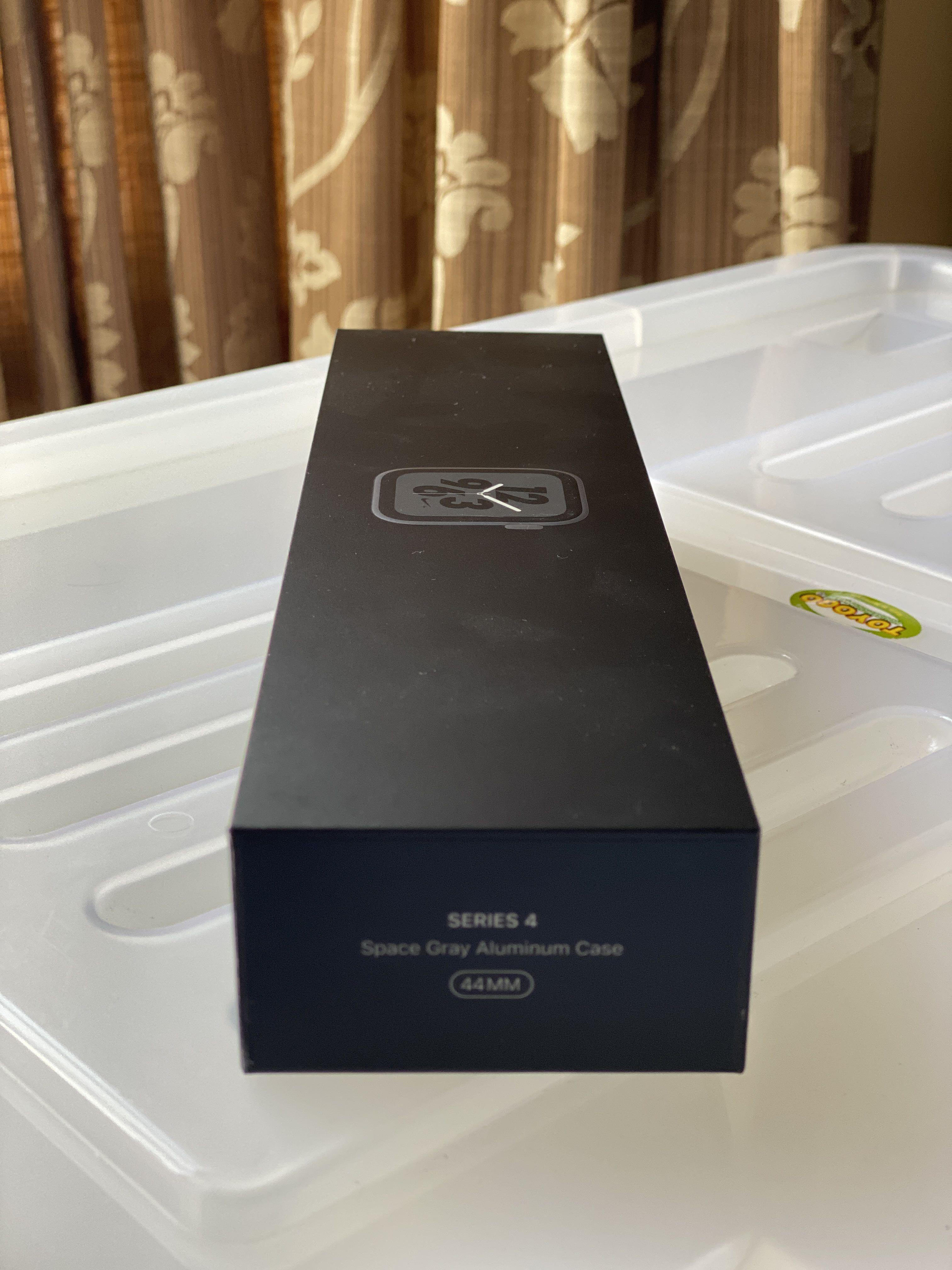 Apple watch series 4 nike box clearance