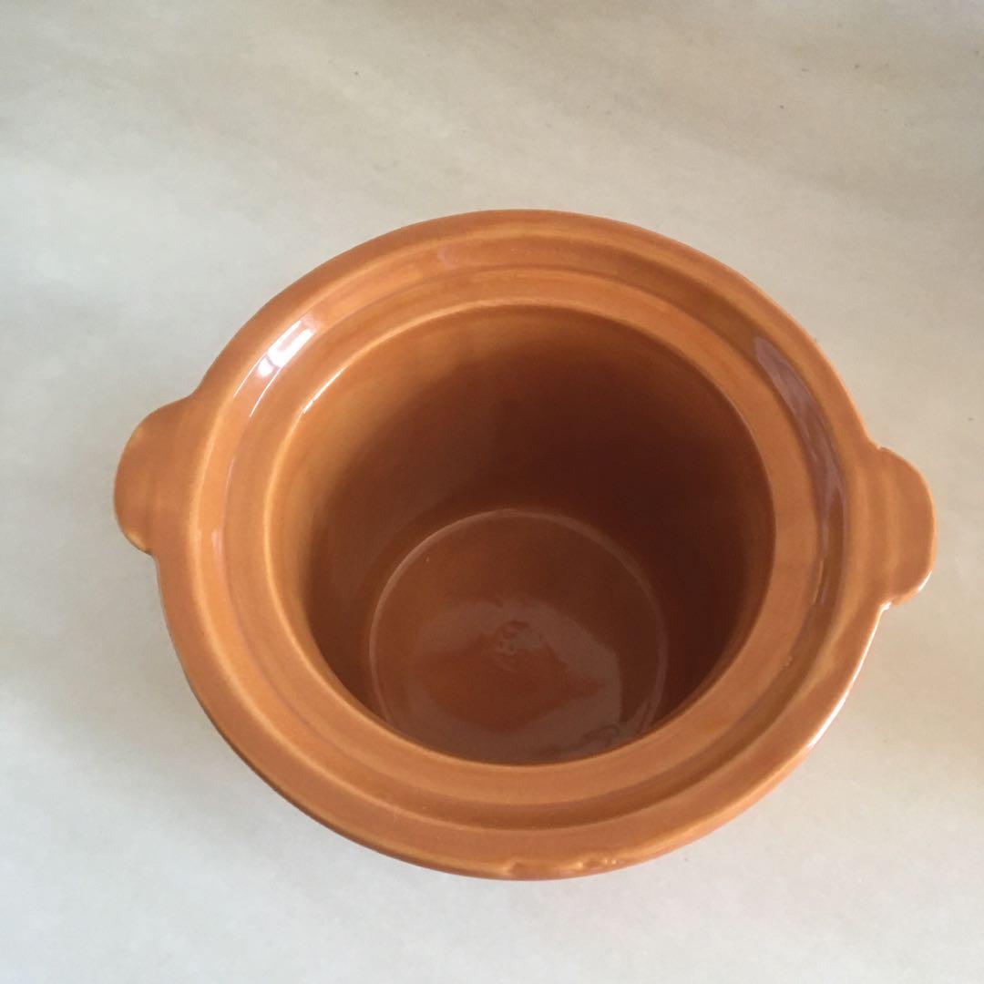 Condiments container (Category: Food Organisation & Storage) located in Singapore. Submitted by iuhih (Listing ID 1085811441, Image 2). Description: .