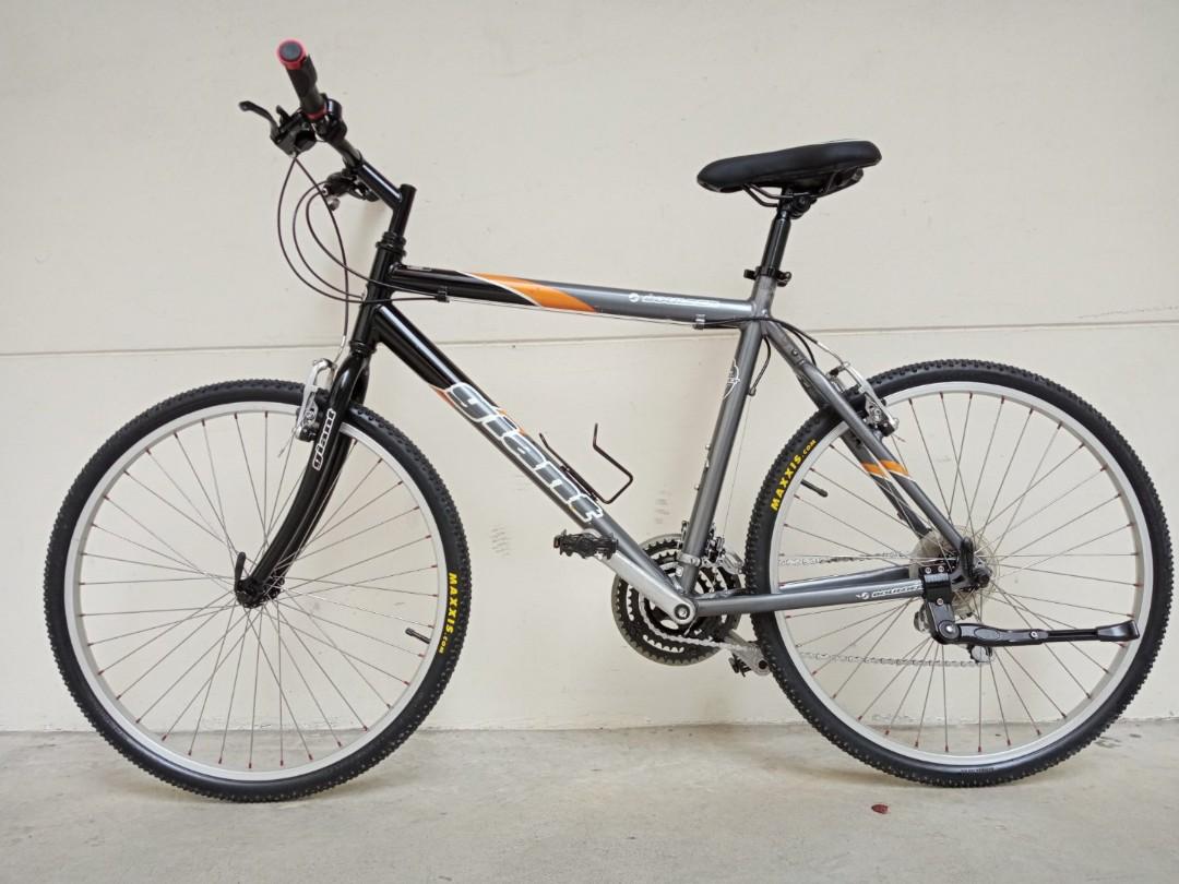 Giant Boulder hybrid bike size L