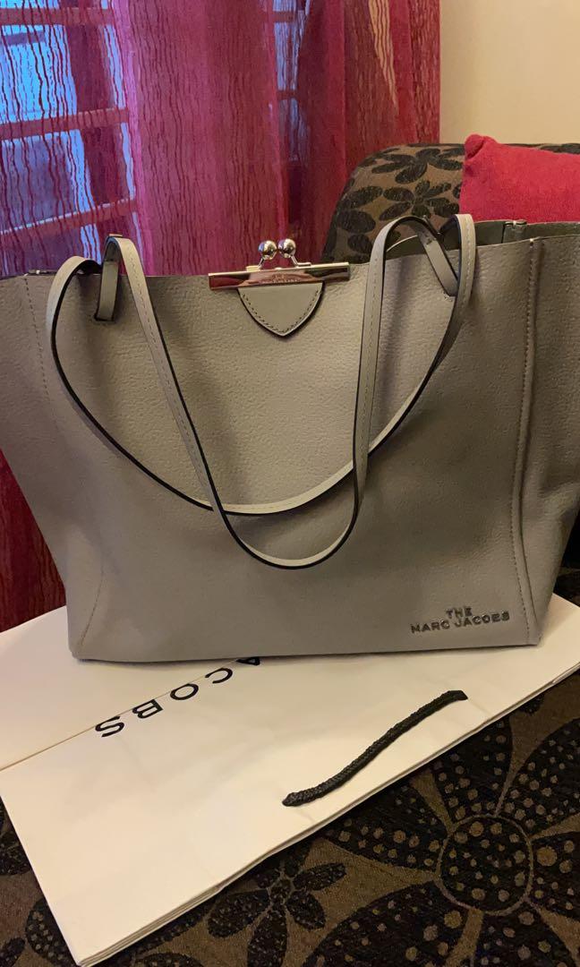The kiss lock tote marc jacobs store
