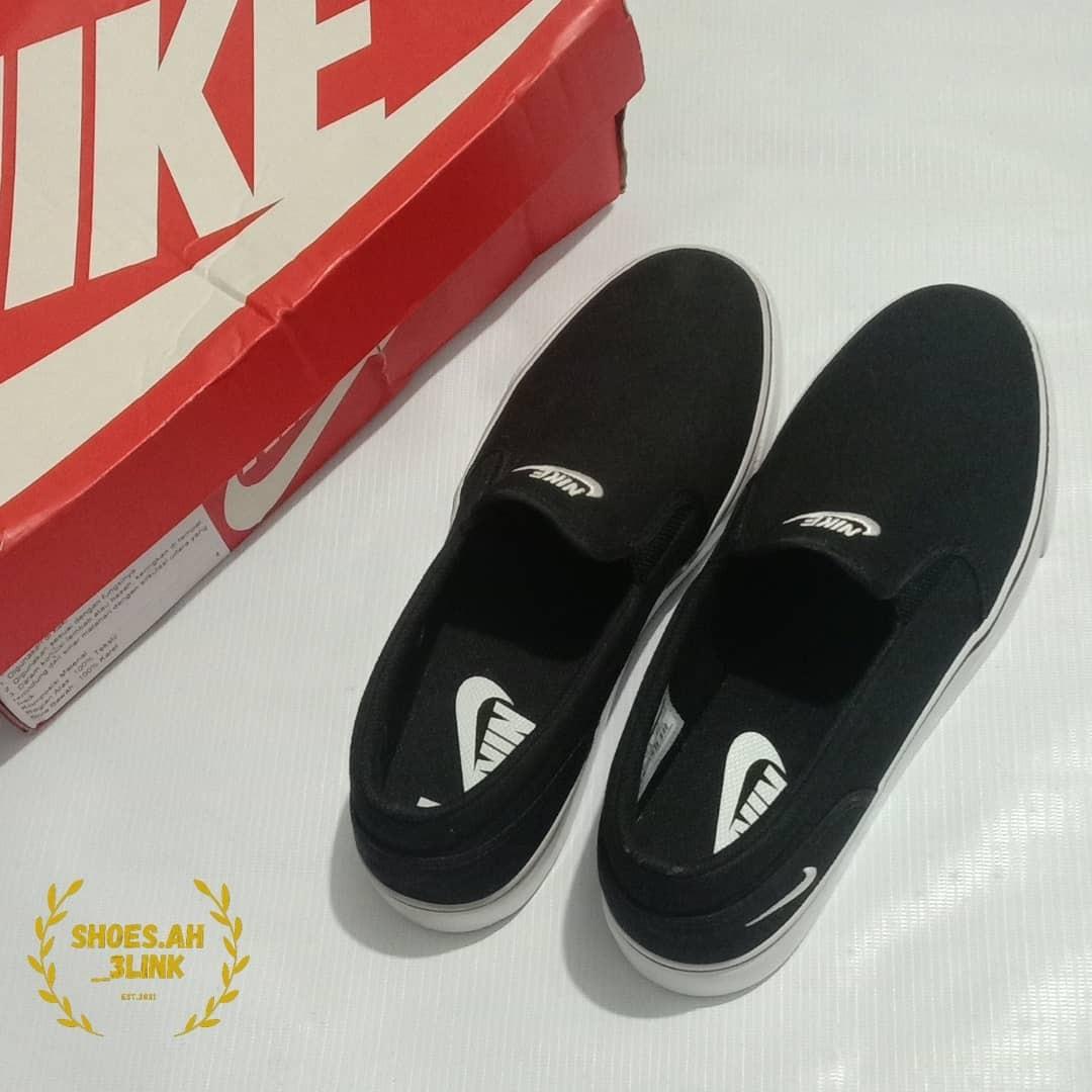 Nike toki slip discount black white 2