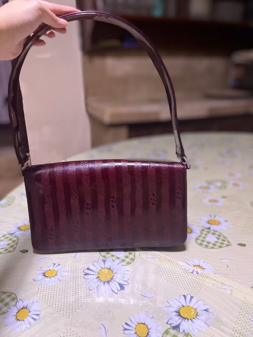 Ohui Red Kili bag (Category: Shoulder Bags) located in Bulacan. Submitted by oddhorse_58e760.shar_302 (Listing ID 1085875338, Image 1). Description: Super pretty neto promise may sign of use lang nasa pic.