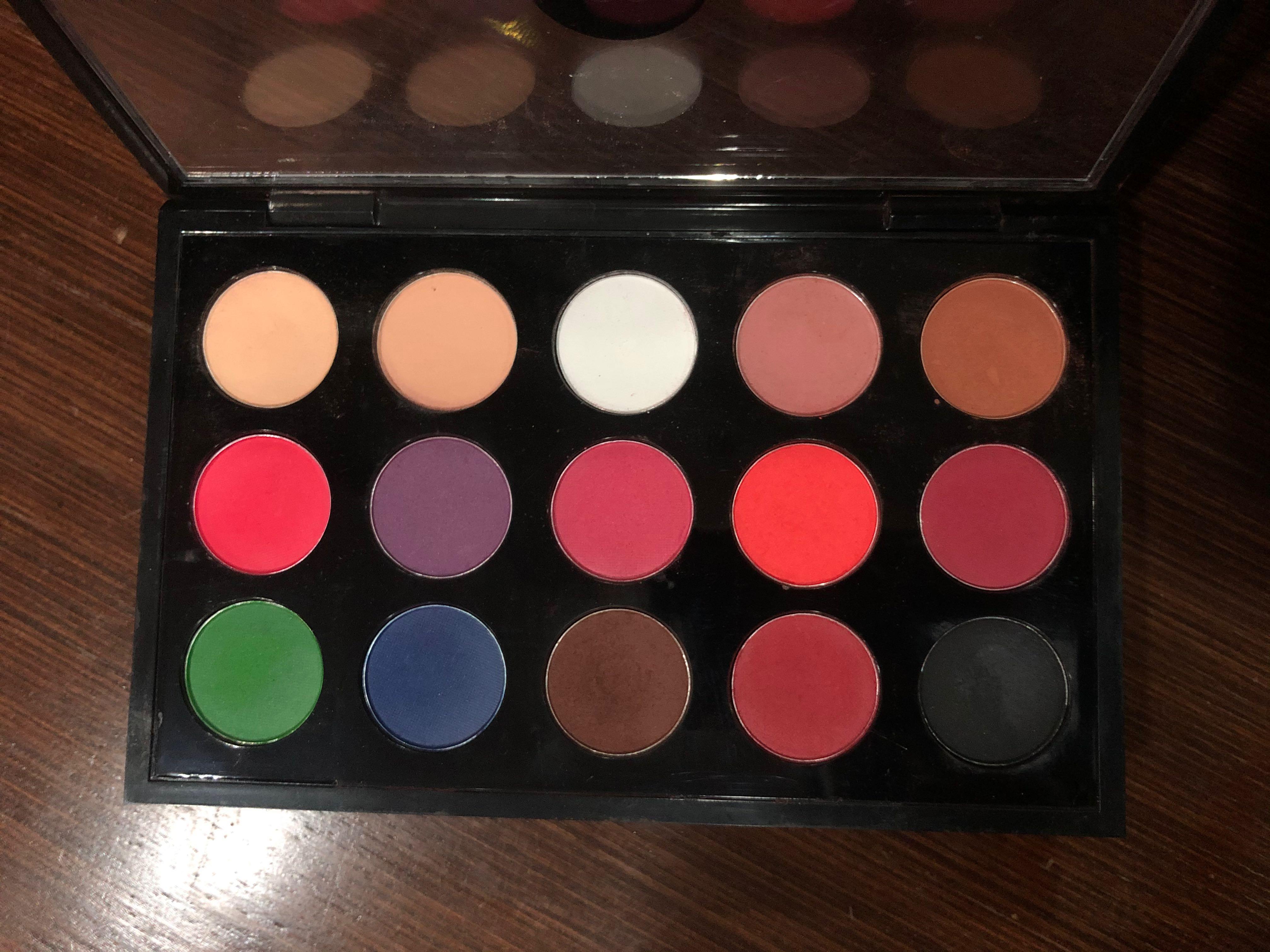 Pac shop eyeshadow palette