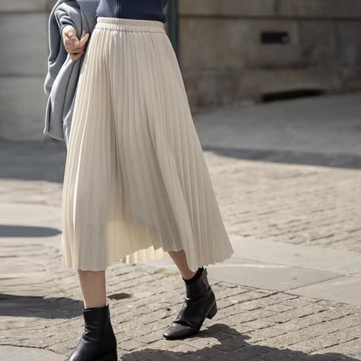 Pleated midi outlet skirt cream