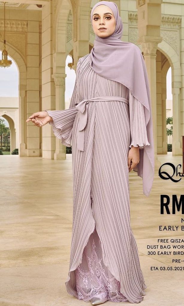 Pleated abaya outlet