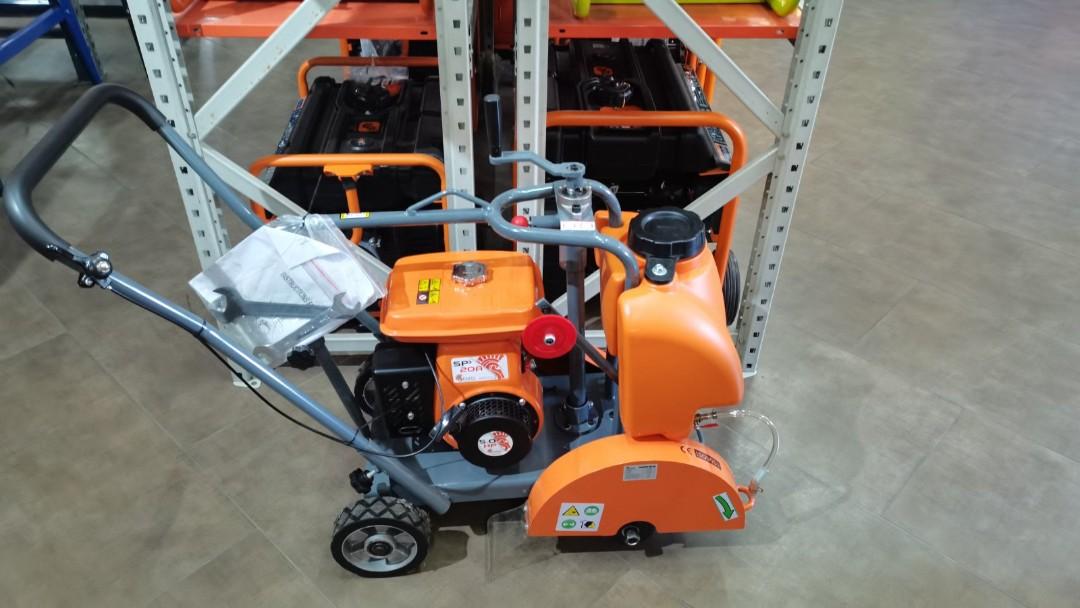 SPARTA Concrete Cutter 5HP, Commercial & Industrial, Construction