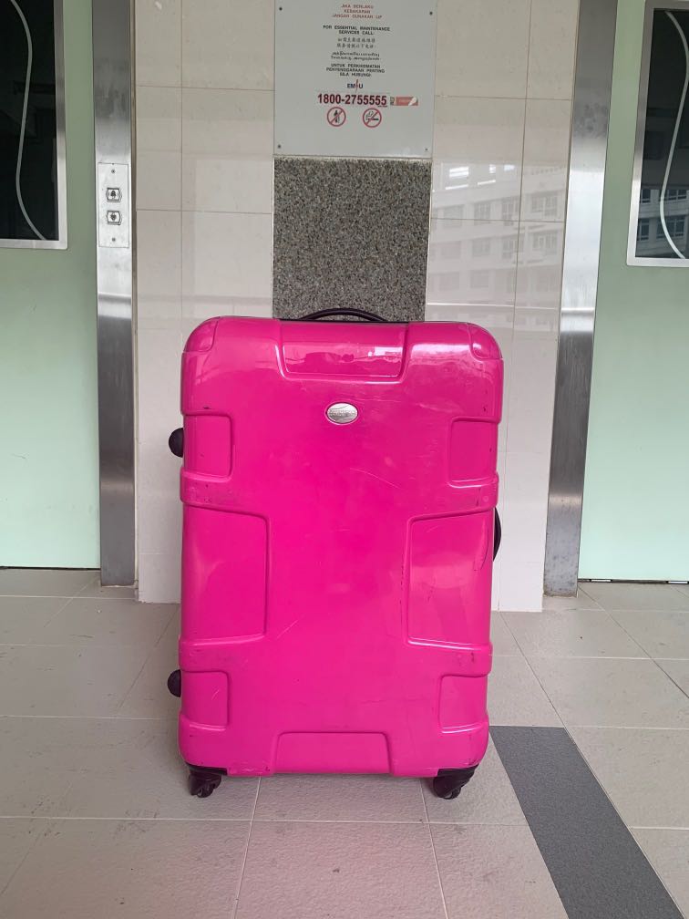 evigt legering spil American Tourister Hot Pink 28” 4 wheel Luggage, Hobbies & Toys, Travel,  Luggage on Carousell