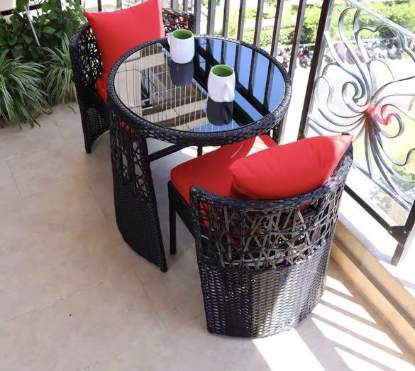 Outdoor table and chairs balcony discount