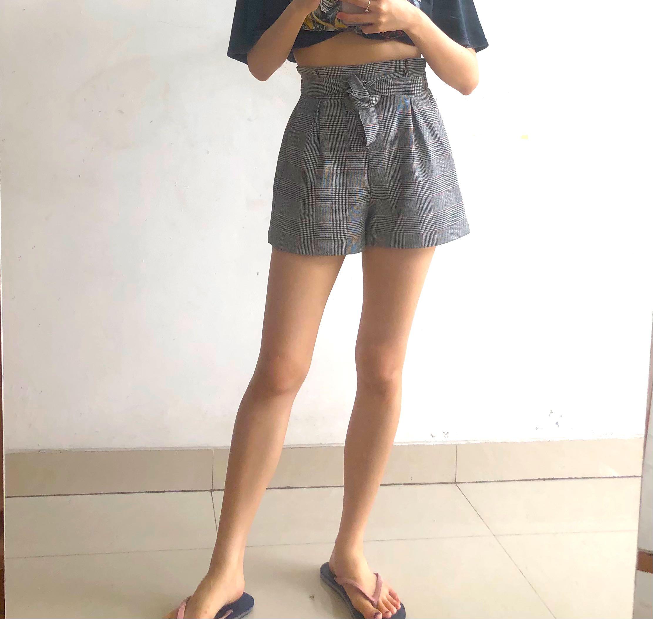 Bershka PaperBag Shorts Celana Pendek Celana Kain Plaid Gingham